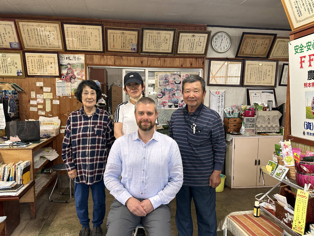 Bei Teebauer Kazuo Watanabe im Mai 2024